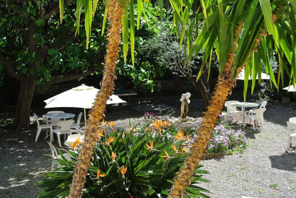 Hotel Castel Mistral Juan-les-Pins Exteriör bild